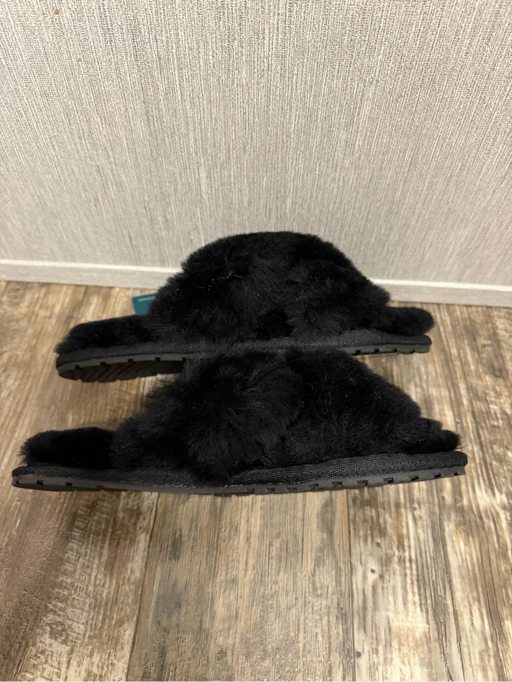 Emu Astralia Plush Black Cross-Band Women's Slippers Size 8 - Picture 6 of 12